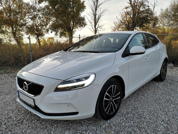 Volvo V40 2.0 D [D3] R-Design Momentum Szervizk...